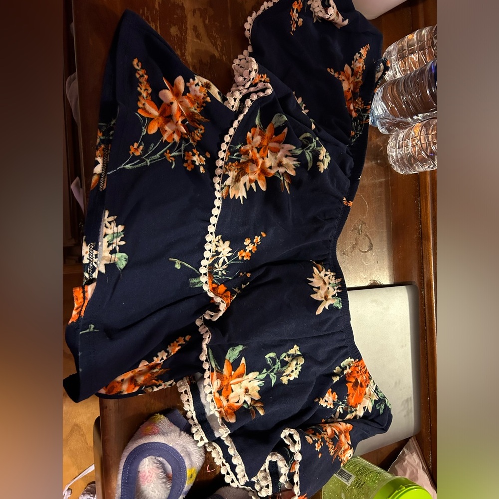 Blue flower cropped of the shoulder shirt
